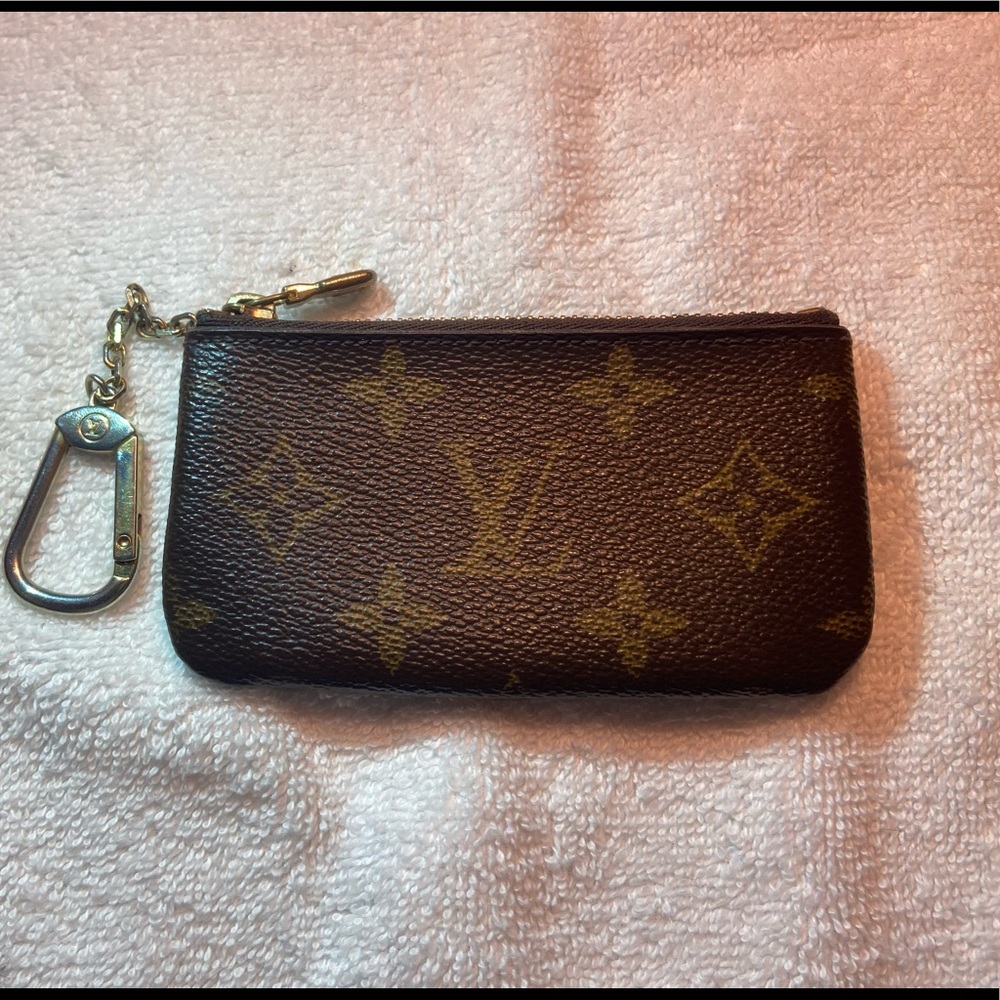 LV key pouch